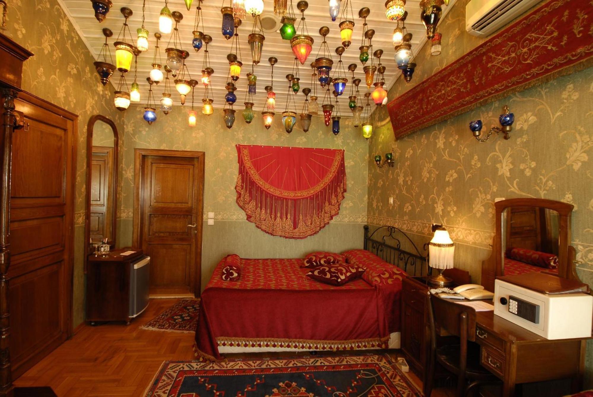 Kybele Hotel Istanbul Bagian luar foto